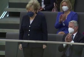 Angela Merkel escolhe uma música de Nina Hagen, ídolo punk da Alemanha nos anos 1980, para sua despedida