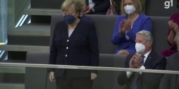 Angela Merkel escolhe uma música de Nina Hagen, ídolo punk da Alemanha nos anos 1980, para sua despedida