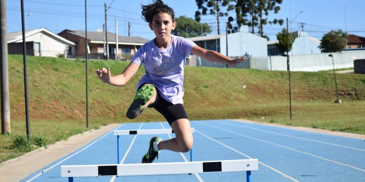 TREINOS DE ATLETISMO DESENVOLVEM POTENCIAL DE CRIANÇAS E ADOLESCENTES GUARAPUAVANOS