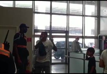 Passageiros relatam duas horas de espera por comprovante da vacina no Galeão: ‘Tem uma anaconda de gente na minha frente’, diz alemã