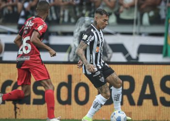 Avassalador, Atlético goleia Athletico e fica perto do bi da Copa do Brasil