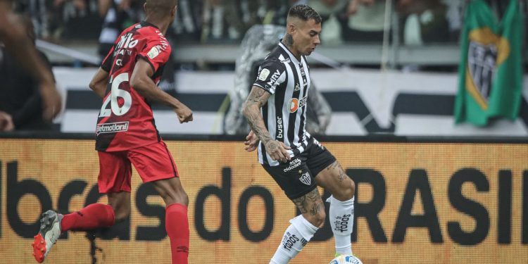 Avassalador, Atlético goleia Athletico e fica perto do bi da Copa do Brasil