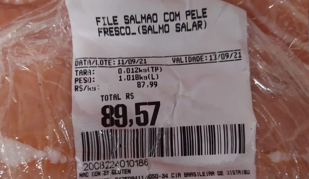 Exame encontra formol em salmão comprado no Extra no litoral de SP