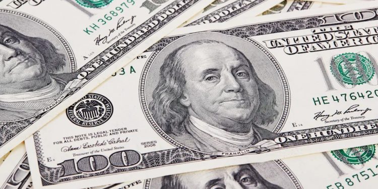 Garçonete que recebeu R$ 25 mil de gorjeta é demitida após ser ordenada a dividir quantia com colegas