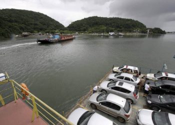Ferry boat de Guaratuba passa a ter limite para caminhões durante o verão
