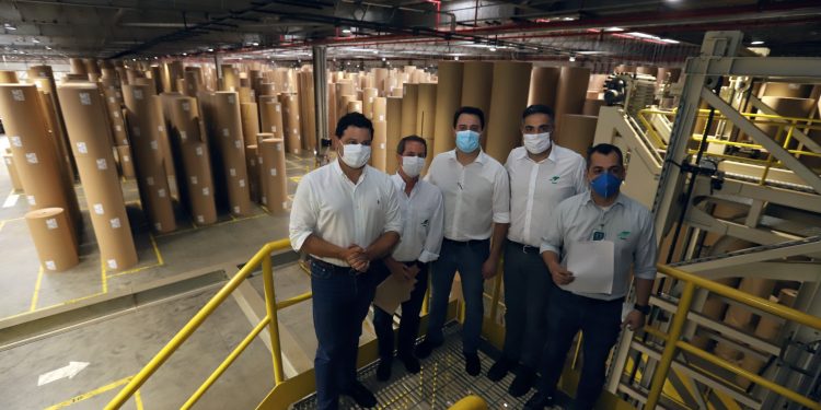 Estado e Klabin assinam convênio para investimento de R$ 450 milhões em infraestrutura nos Campos Gerais