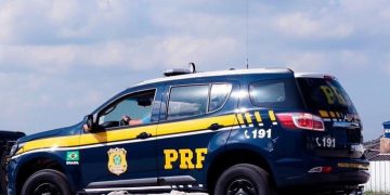 Duas pessoas morrem e outras duas ficam feridas em batida entre dois carros, na BR-277, em Palmeira
