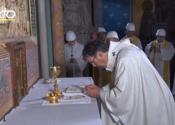 Arcebispo de Paris cai por ter não ter sido enfático ao condenar casos de pedofilia na Igreja