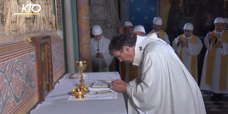 Arcebispo de Paris cai por ter não ter sido enfático ao condenar casos de pedofilia na Igreja