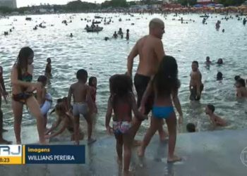 Piscinão de Ramos completa 20 anos de mergulhos e muitos flashes