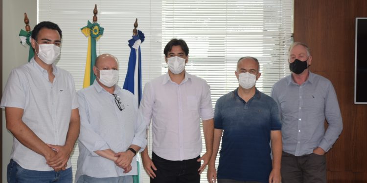 COMITIVA DE PRESIDENTE PRUDENTE VISITA GUARAPUAVA PARA CONHECER PPP DA ILUMINAÇÃO