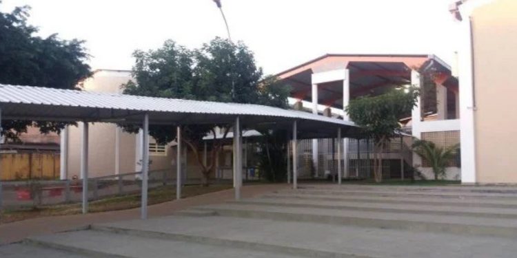 “Vou te arregaçar”: professor assedia aluna via WhatsApp no Distrito Federal