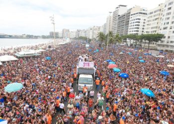 Carnaval em 2022: com Ômicron, riscos de nova onda colocam festa em xeque