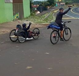Aventura: amigos deficientes seguem para o litoral de bike