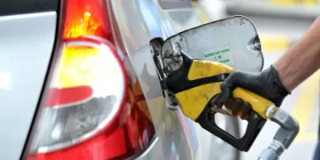 Combustíveis seguem ‘vilões’ da inflação; etanol subiu quase 70% em 12 meses