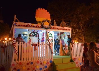 ABERTURA DA PRAÇA ENCANTADA MARCA CHEGADA DO NATAL EM GUARAPUAVA
