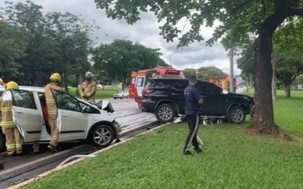 Delegado da PF foge após bater viatura e deixar vítima em estado grave