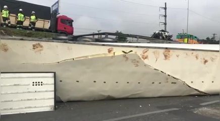Acidente deixa dois mortos, feridos e bloqueia a BR-101 em Palhoça; FOTOS