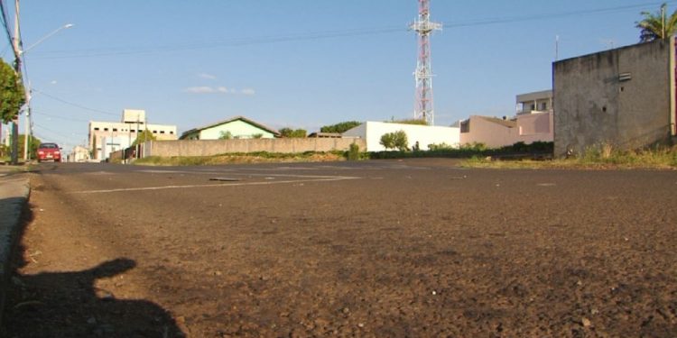 Motociclista morre após bater em carro em cruzamento, em Guarapuava
