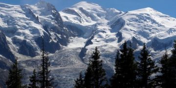 Alpinista recebe metade de tesouro que encontrou por acaso em escalada em 2013