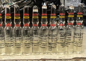 Mais de 19 mil comprimidos e anabolizantes são encontrados em ônibus de turismo apreendido, em Foz do Iguaçu