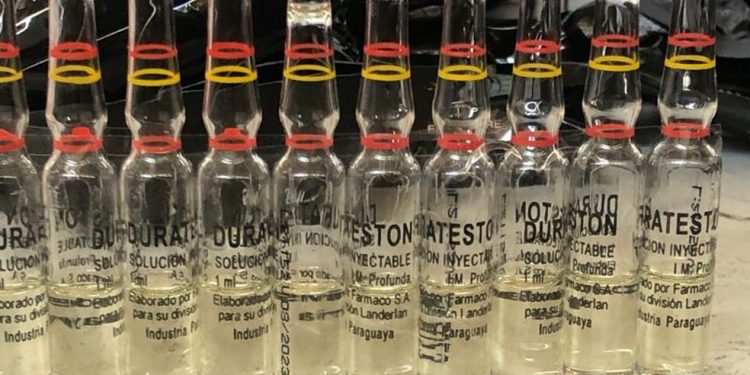 Mais de 19 mil comprimidos e anabolizantes são encontrados em ônibus de turismo apreendido, em Foz do Iguaçu