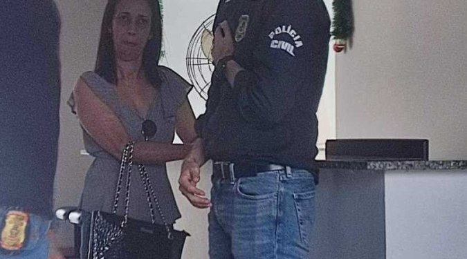 Mulher que convenceu assassino da namorada a se entregar presta depoimento