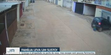 Pai atropela filho ao sair da garagem de casa e por um triz não atinge a cabeça do bebê em Águas Lindas de Goiás; vídeo