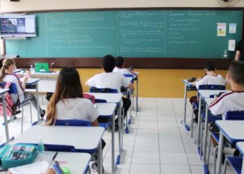 Piso salarial dos professores do Paraná pode ter reajuste de até 48,7% em 2022