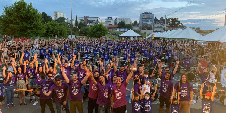 MAIS DE 150 BATERISTAS AGITARAM O DOMINGO DE GUARAPUAVA, NA 4ª EDIÇÃO DO BATERASSO