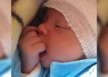 Bebê de um mês morre dentro de ambulância à espera de transferência para hospital no PR: ‘Não falavam nada’, desabafa mãe