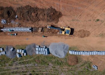 PREFEITURA INSTALA REDE DE DRENAGEM PARA ACABAR COM ALAGAMENTOS NA RUA JOÃO TONON