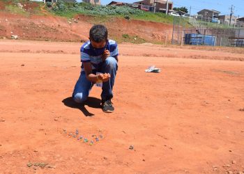 CEU DAS ARTES PROMOVE COMPETIÇÃO DE BOLINHA DE GUDE E SOLTURA DE PIPAS NAS OLIMPÍADAS DE RUA