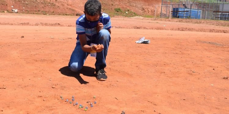 CEU DAS ARTES PROMOVE COMPETIÇÃO DE BOLINHA DE GUDE E SOLTURA DE PIPAS NAS OLIMPÍADAS DE RUA