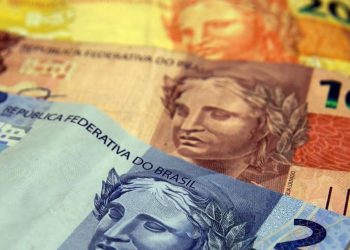 Auxílio Brasil de R$ 400 deve começar a ser pago em dezembro a 17 milhões de famílias, diz ministro