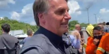 ‘Linguagem neutra dos gays’ estraga a garotada, diz Bolsonaro