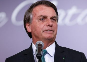 Bolsonaro sanciona projeto que autoriza abertura de contas em moeda estrangeira