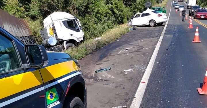 Colisão frontal deixa 4 mortos na BR 277, em Guarapuava