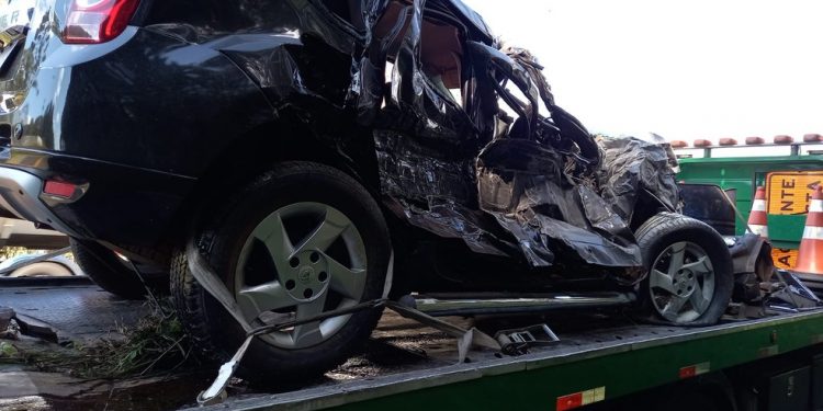 Casal de idosos morre, e duas pessoas ficam feridas após batida entre carro e caminhão na BR-277