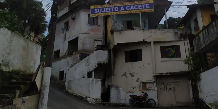 Facção criminosa ameaça ‘dar cacete’ em quem empinar moto no litoral de SP