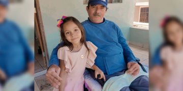 Menina de 6 anos pede cadeira de rodas para vizinho em cartinha de Natal: ‘Que ele possa passear e me visitar’