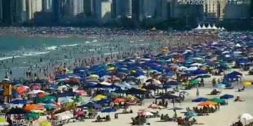 Balneário Camboriú tem praia e hotéis lotados às vésperas do réveillon; VÍDEOS