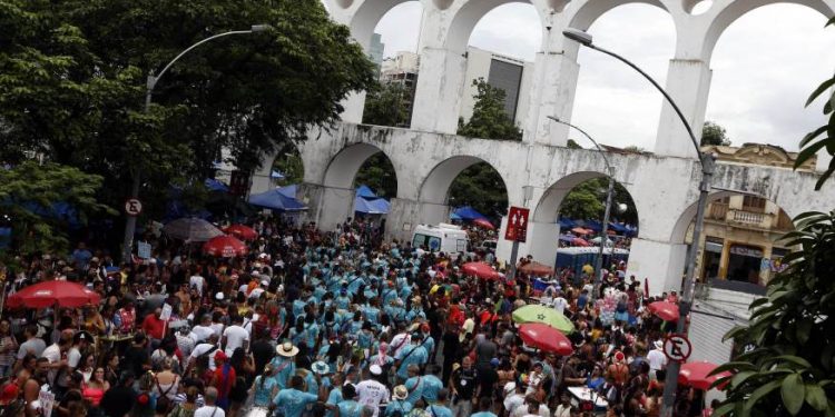 Um século depois, o que podemos aprender com o Carnaval da gripe espanhola