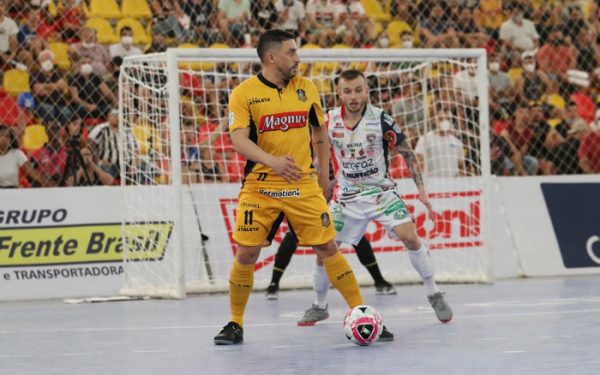 Cascavel vence Sorocaba fora de casa e fica a um empate do título da Liga Futsal
