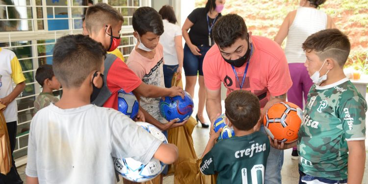 CEU DAS ARTES CONCLUI ATIVIDADES DE 2021 COM ENTREGA DE PRESENTES E FORMATURA DE ALUNOS DO PROJETO GERAÇÃO Z