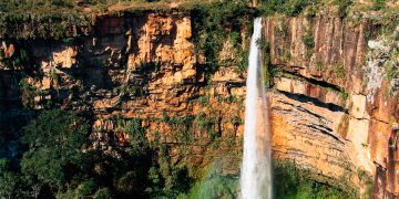 Três alunos desaparecem durante excursão escolar e um deles é encontrado morto em MT