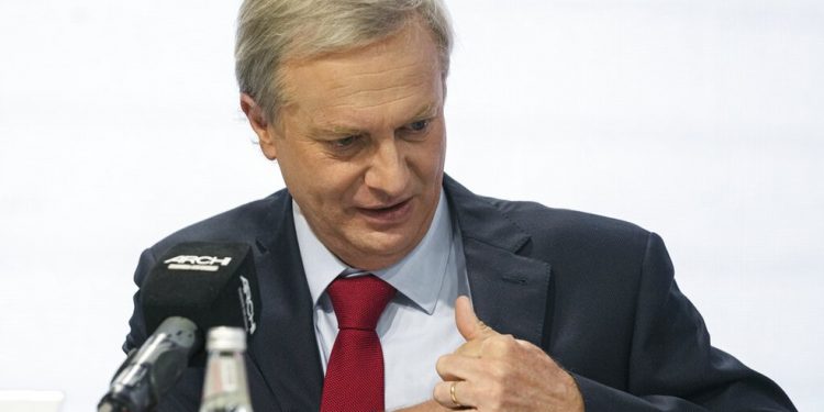 Ultradireitista José Antonio Kast testa no domingo o peso do nazismo e do pinochetismo no Chile