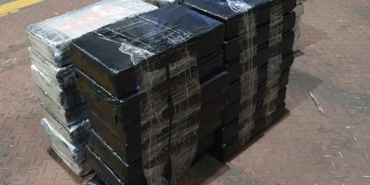 Em duas ações, Polícia Federal apreende cerca de 40 kg de cocaína em Antonina e Paranaguá
