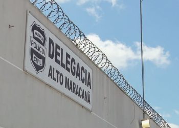 Mulher é presa suspeita de matar homem que confessou ter abusado sexualmente da filha dela, diz delegado