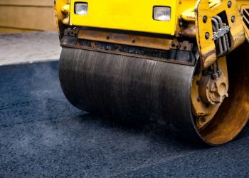 Homem morre atropelado por rolo compressor no Paraná